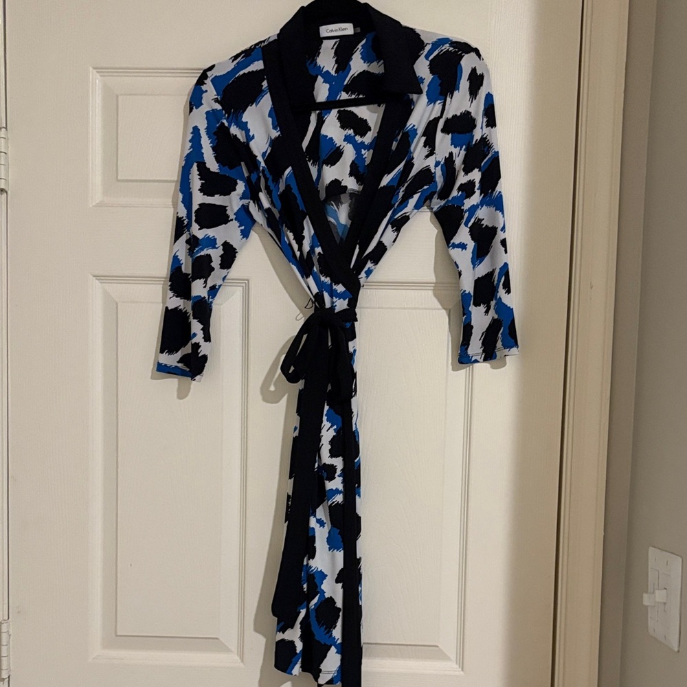 Calvin Klein Women's Abstract Blue and Black Wrap Dress